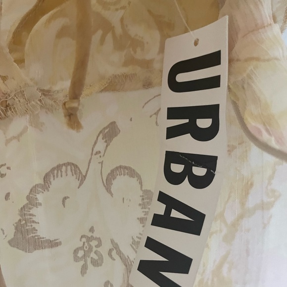 NWT Urban Outfitters Flutter Top S - Picture 2 of 5
